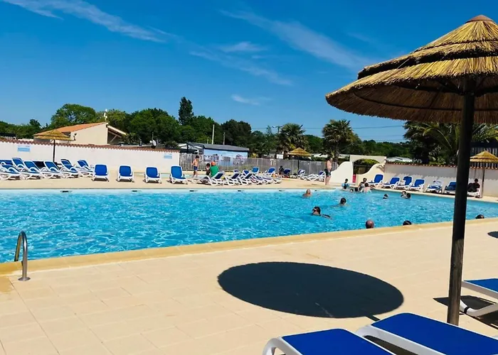 Mobil De Prestige Avec Jacuzzi à Dolus-d'oléron - Api-1-52-1439 Camping